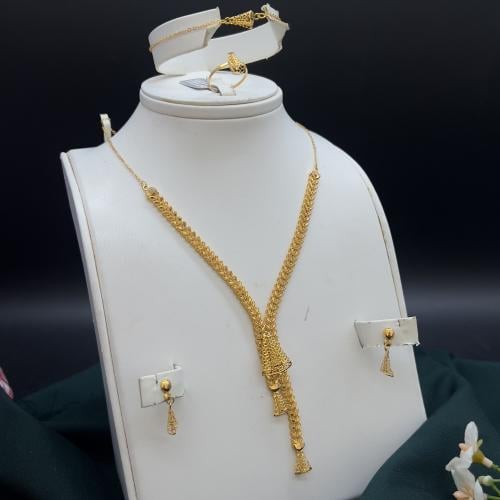 طقم ذهب عيار 21 بتصميم راقي وزن 17.7 جرام