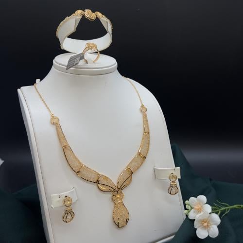 طقم ذهب للخطوبة عيار 21 بتصميم فخم وزن 19.8 جرام