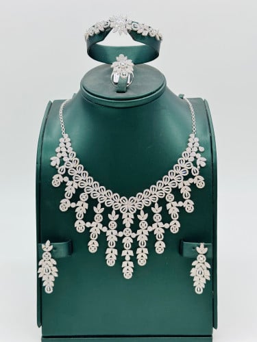 شبكة عروس ذهب عيار 18 الوزن 51.5 جرام