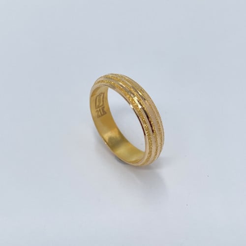 دبله ذهب ساده عيار 21 تصميم ناعم بخطوط وزن 1.7 جرا...