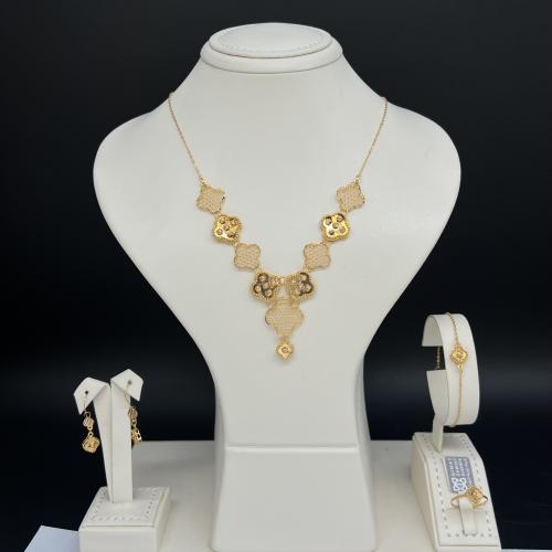 طقم ذهب للعروس عيار 21 بتصميم وردات وزن 16.5 جرام