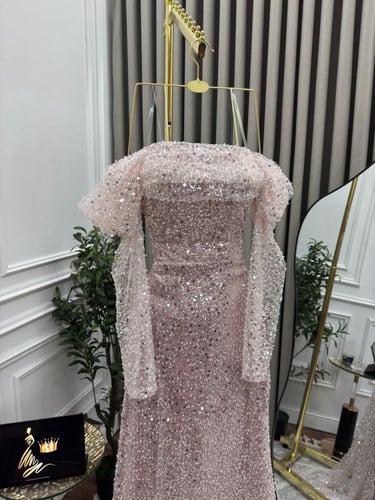 فستان سهره لحمي ذيل من خلف