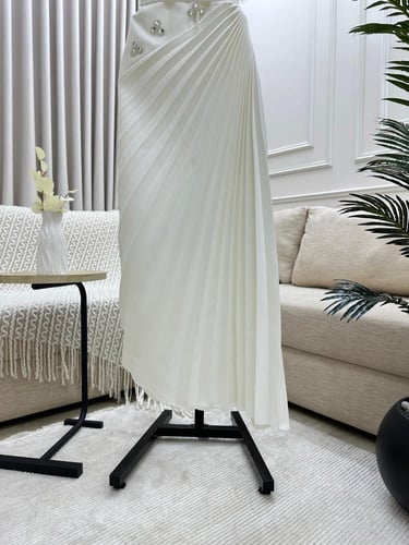 فستان ناعم سكري مطرز