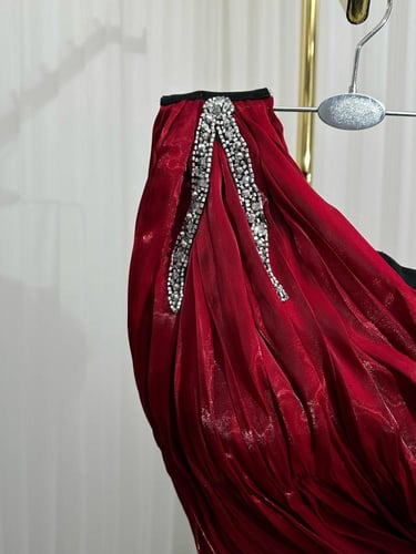 فستان سهرة مطرز عودي