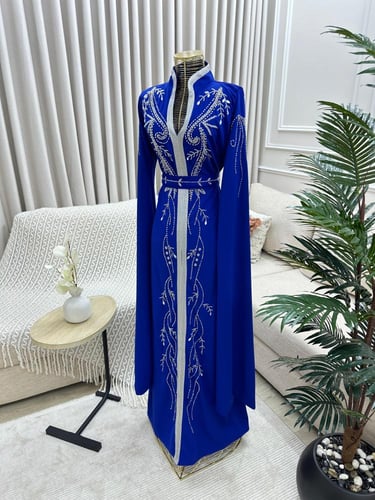 فستان راقي مطرز