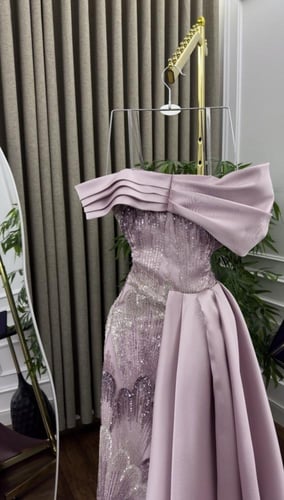 فستان سهرة راقي لحمي