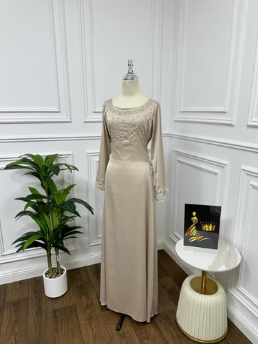 فستان مطرز بيج