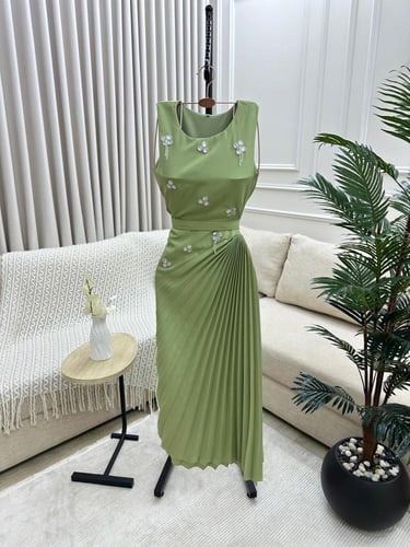 فستان ناعم مطرز زيتي