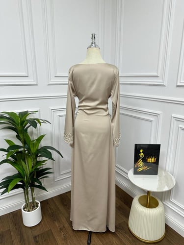 فستان مطرز بيج