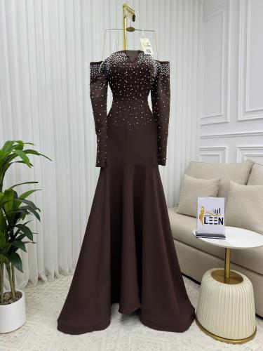 فستان سهرة مطرز