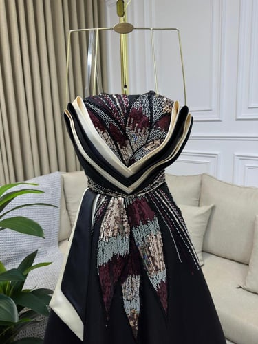 فستان سهرة مطرز اسود