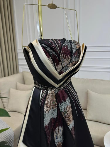 فستان سهرة مطرز اسود