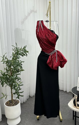 فستان سهرة مطرز عودي