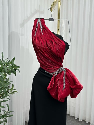 فستان سهرة مطرز عودي