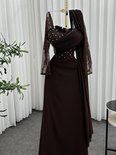 فستان بني دانتيل مع جورجيت