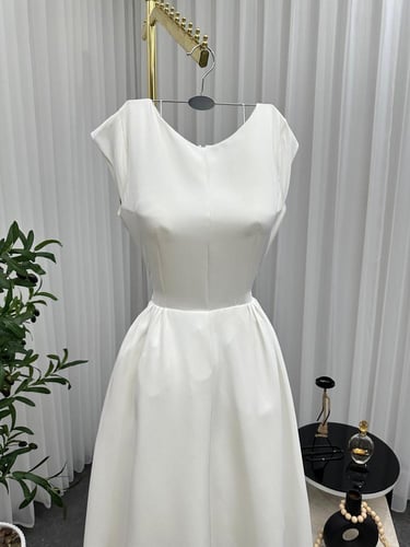 فستان ناعم ابيض