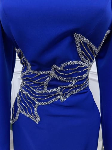 فستان نيلي مطرز ورده