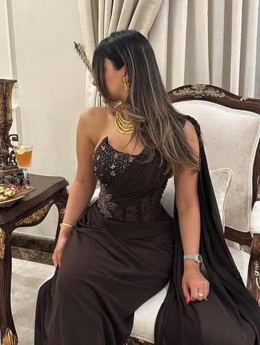 فستان بني سهره