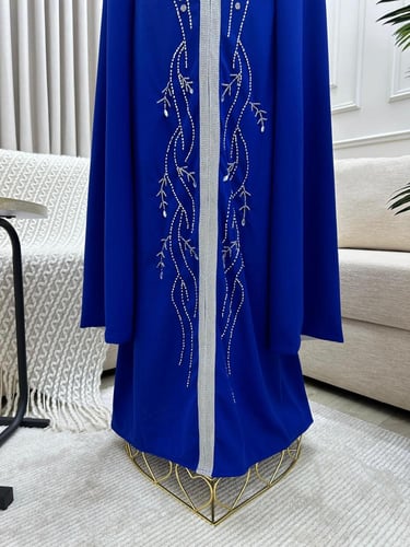 فستان راقي مطرز