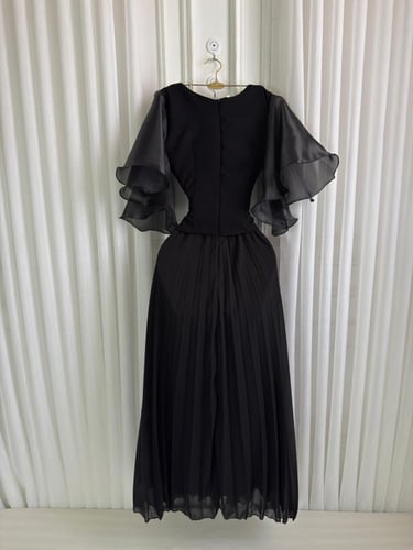 فستان ناعم قصير اسود