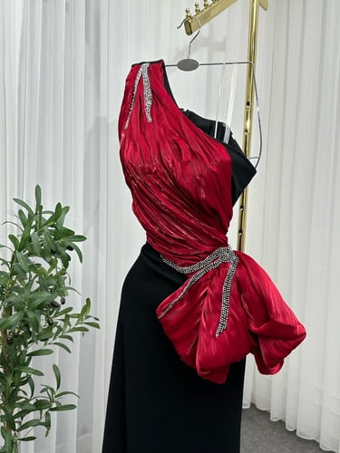 فستان سهرة مطرز عودي