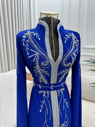 فستان راقي مطرز