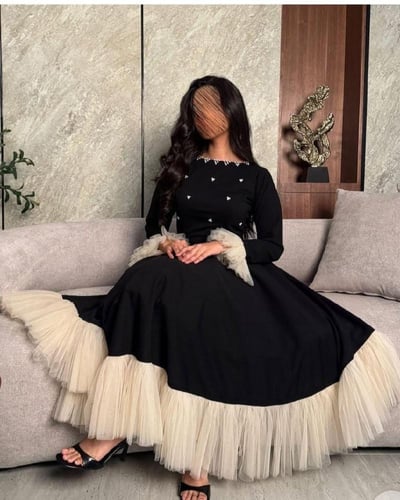 فستان اسود لؤلؤ