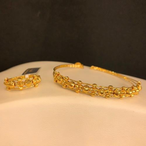 سوار مع خاتم الدوريكا واقف