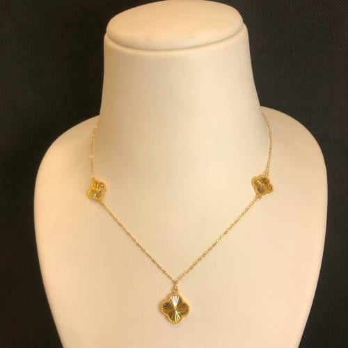 عقد ثلاث وردات