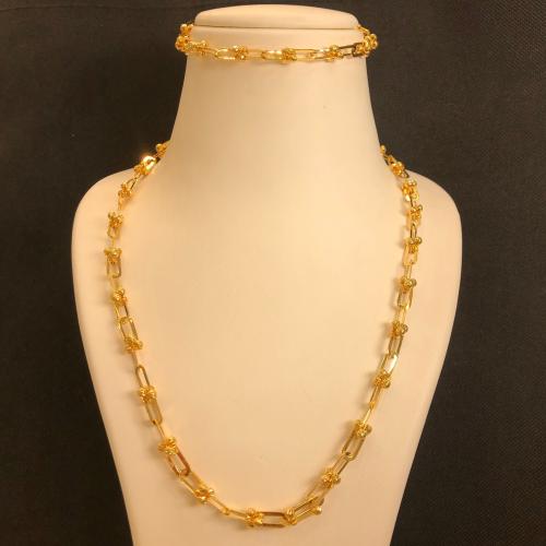 عقد مع سوار