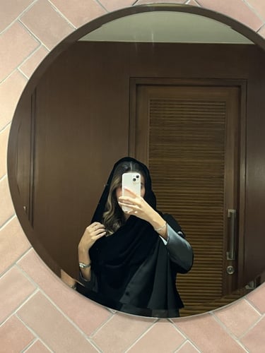 مُـخملي أسود