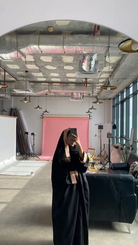 لنن أسود مع كلفة وردي