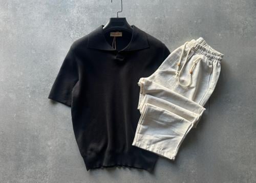 تيشيرت بولو مع بنطلون كتان صيفي