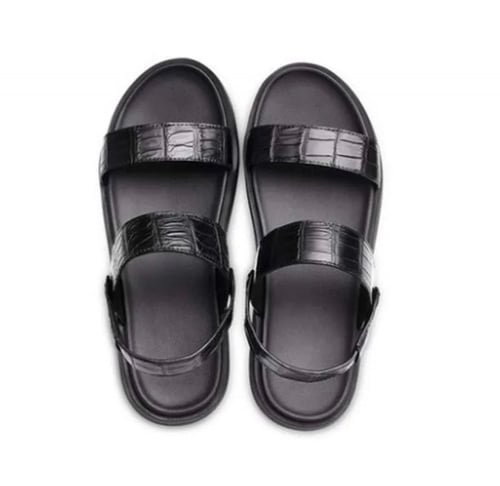 نعال مصنوعة من جلد التمساح