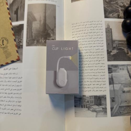 مصباح كتاب قابل لإعادة الشحن