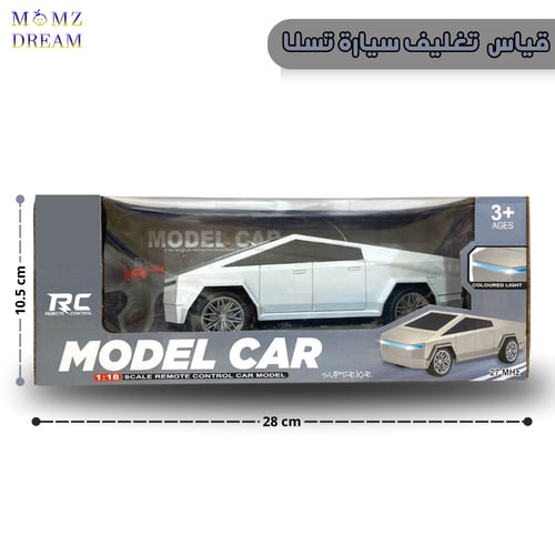 سيارة تسلا ، مع جهاز تحكم عن بعد للأطفال.