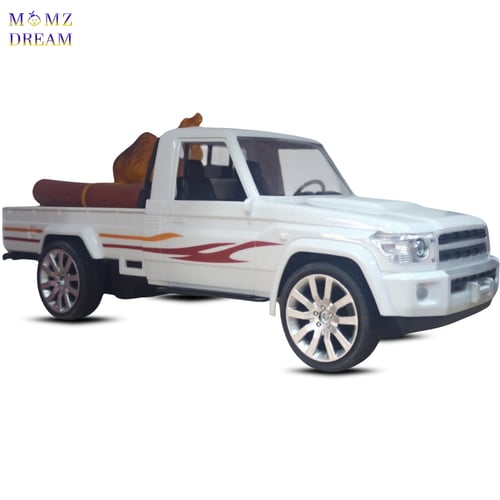 سيارة شاص كبير يحمل جمل مع جهاز تحكم عن بعد للأطفا...