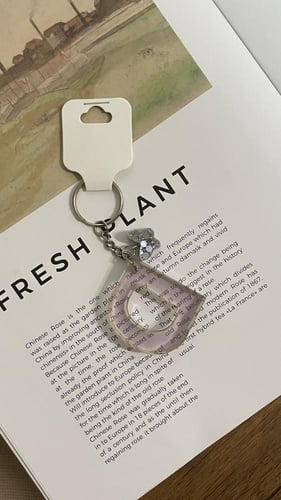 تعليقة مفاتيح بحرفك المميز – تصميم يدوي فريد من ال...