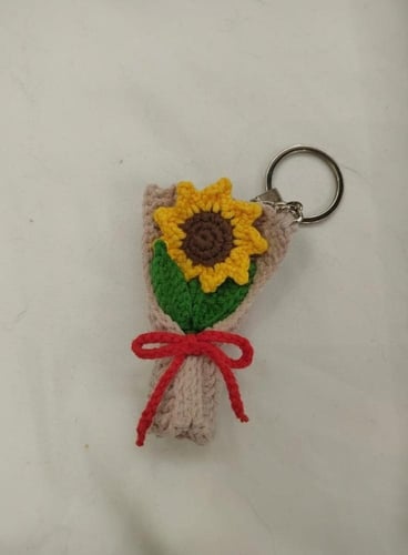 ميدالية باقة ورد كروشيه