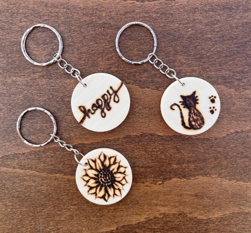 ميداليات خشبية