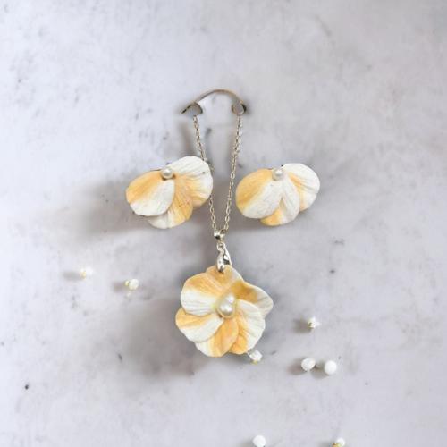 عقد واقراط من الصلصال الحراري