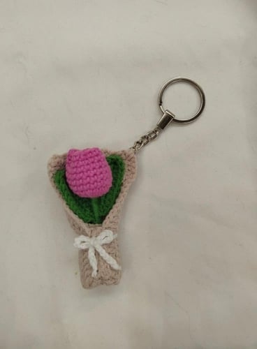 ميدالية باقة ورد كروشيه