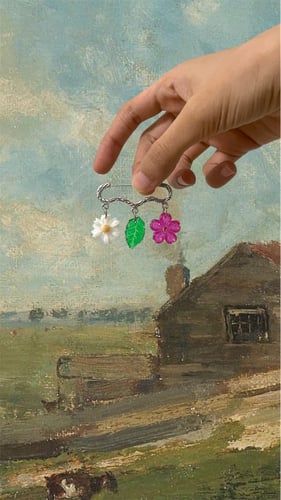 بروش ورد أنيق من الريزن