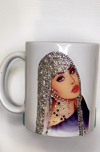 كوب قهوة برسمة احلام مزين بالسوارفسكي