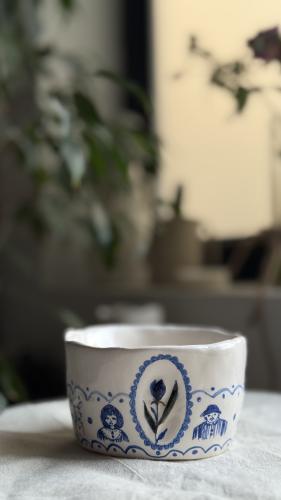 كوب خرفي مصنوع يدويا