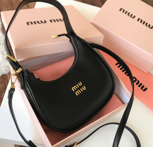 شنطه ماركه ميو ميو مطفي