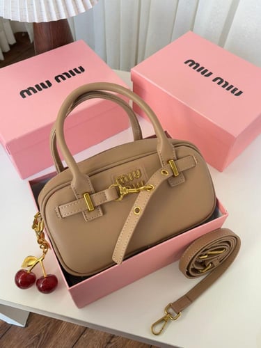 شنطه ماركه ميو ميو