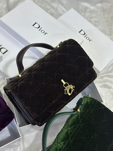 شنطه ماركه ديور مخمل