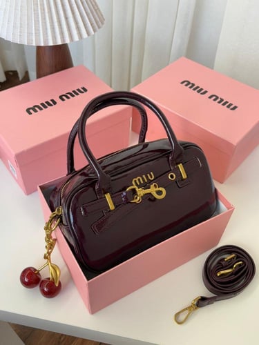 شنطه ماركه ميو ميو لمعه