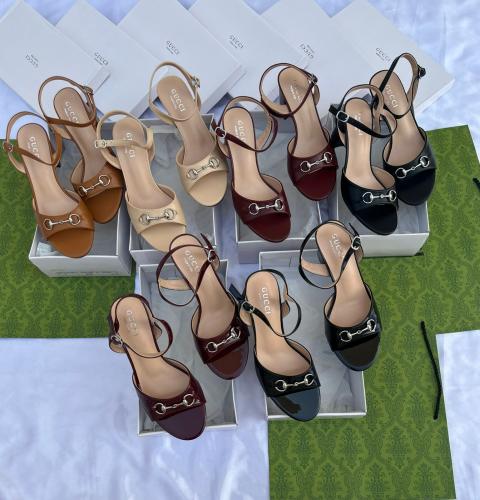 كعب ماركه قوتشي